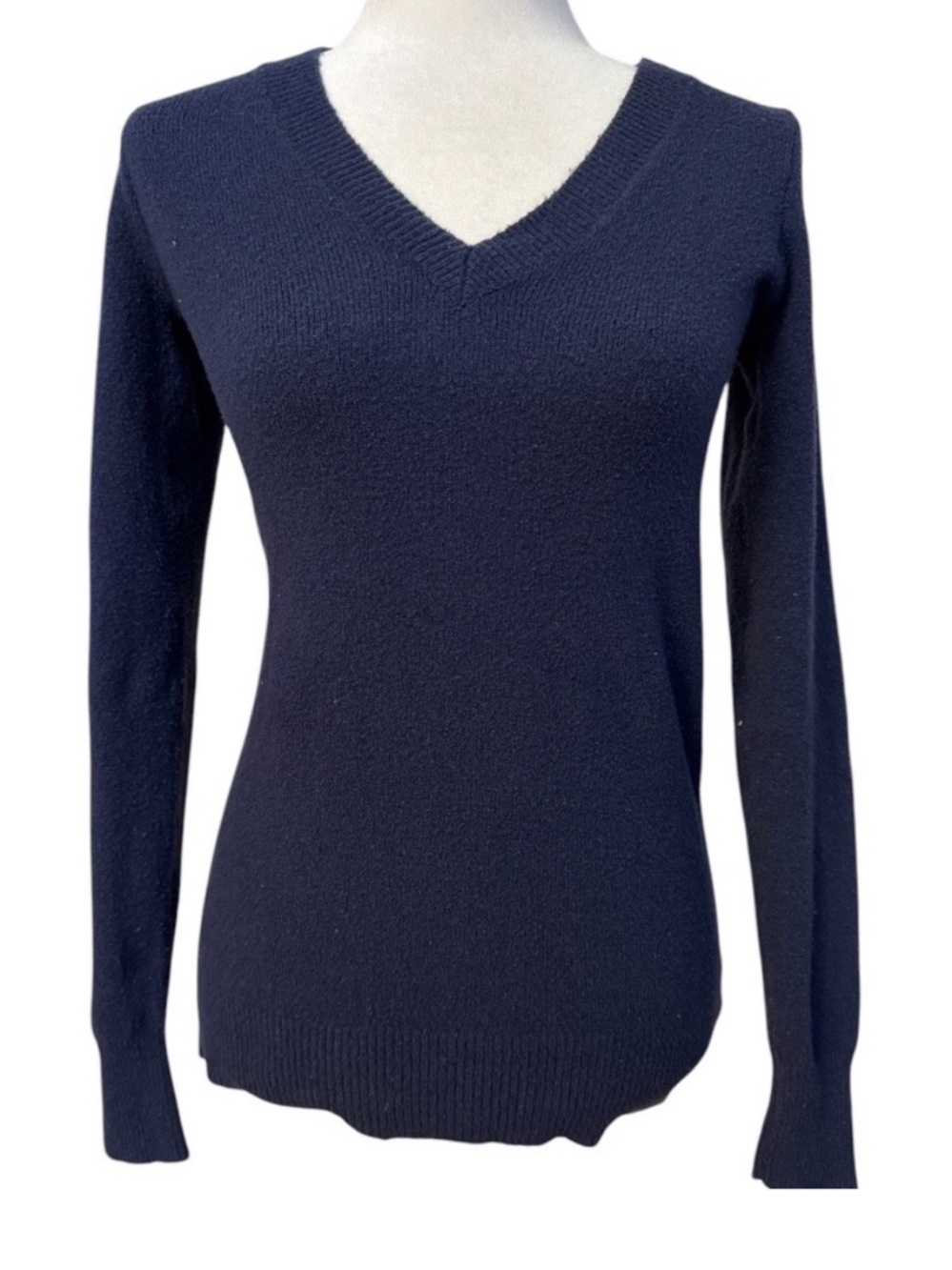 Gap Women's Navy V-Neck Sweater - Size XS!
